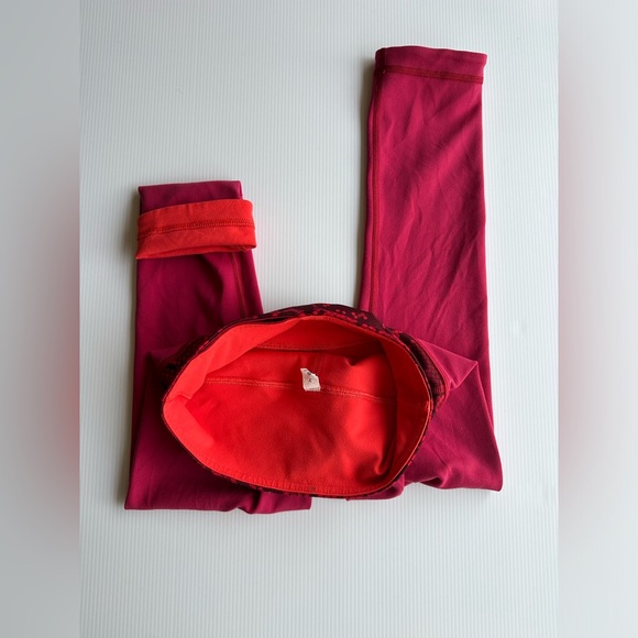 Lululemon Wunder Under - REVERSIBLE - SZ 2 crop - Picture 7 of 8